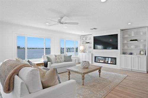 7060 S Shore Dr S, SOUTH PASADENA, FL, 33707-4605 | Card Image
