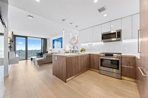 ph3t-13101 40th Road, New York, NY, 11354 | Card Image