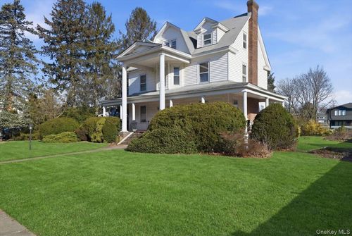 590 Waterview Road, Hempstead, NY, 11572 | Card Image