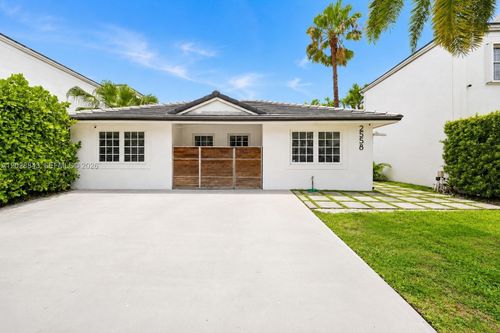 2558 Ne 206th Ter, Miami, FL, 33180-1347 | Card Image
