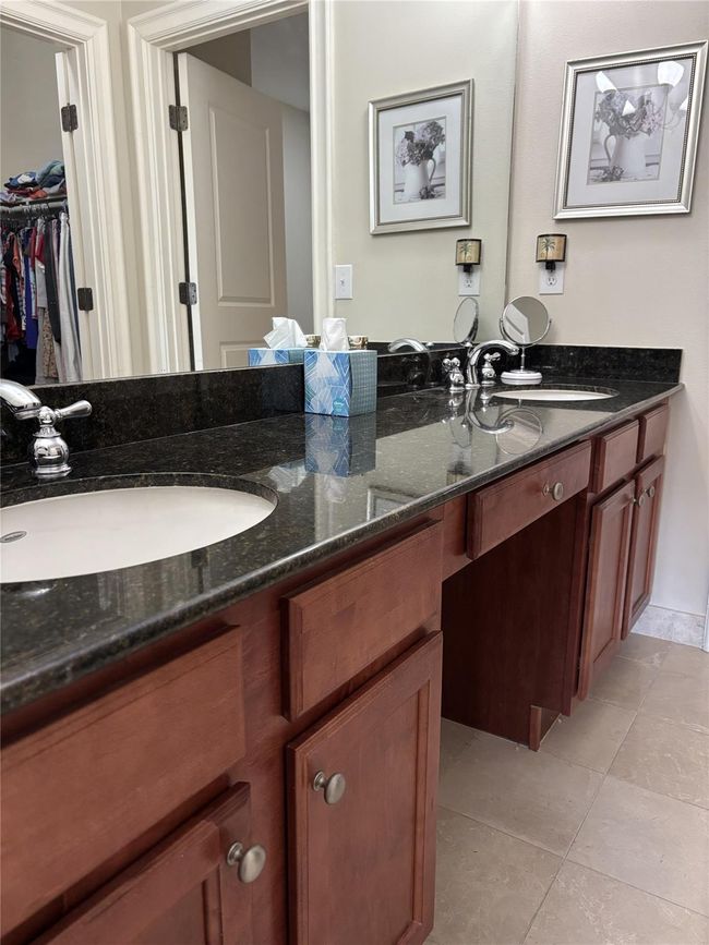 Double sink on the master bathroom | Image 10