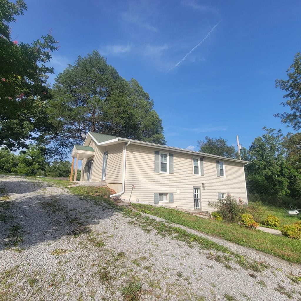 Elm Grove Rd, Livingston, TN 38570