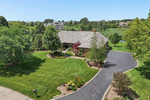 1960 Abbotsford Dr, Inverness, IL, 60010-5562 | Card Image