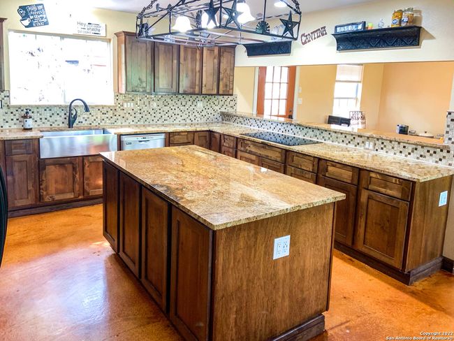 208 Scenic Mountain Dr, House other with 2 bedrooms, 3 bathrooms and null parking in Lakehills TX | Image 10