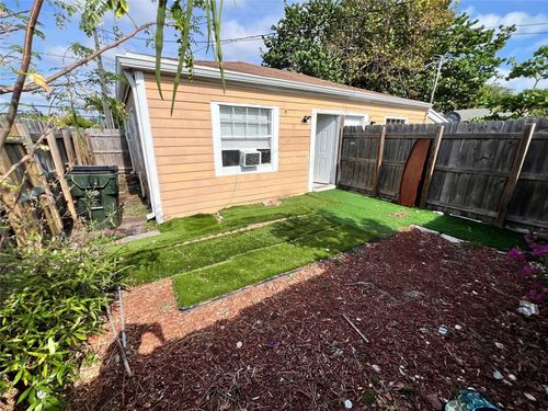 c-701 N J St, Lake Worth Beach, FL, 33460-2571 | Card Image