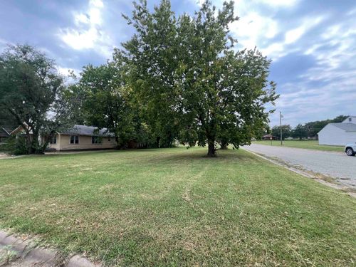 825 N 5th St, Arkansas City, KS, 67005-1633 | Card Image