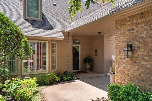 704 Aberdeen Rd, Edmond, OK, 73025-2718 | Card Image