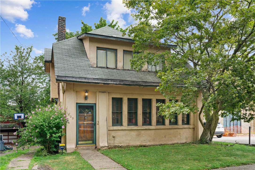 Carnegie Ave, Mckeesport, PA 15132