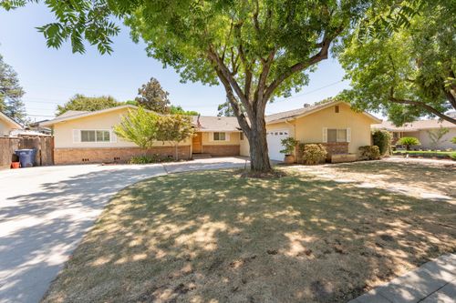 800 N N Pl, Tulare, CA, 93274-2032 | Card Image