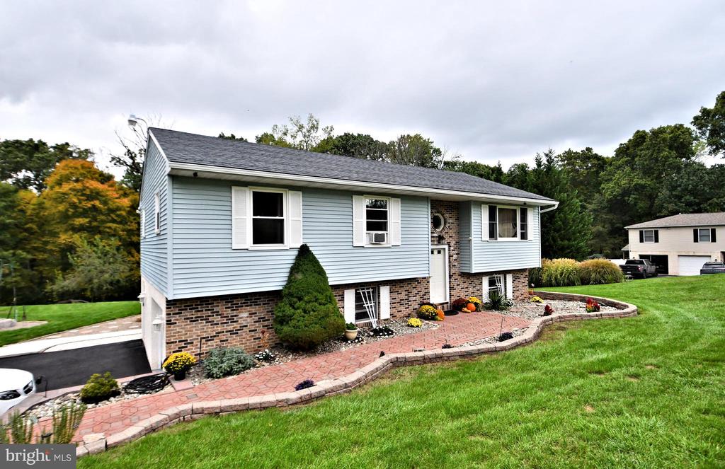 Melissa Ln, Royersford, PA 19468