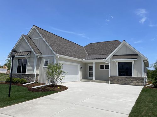 1718 N River Circle, River Hills, WI, 53217 | Card Image