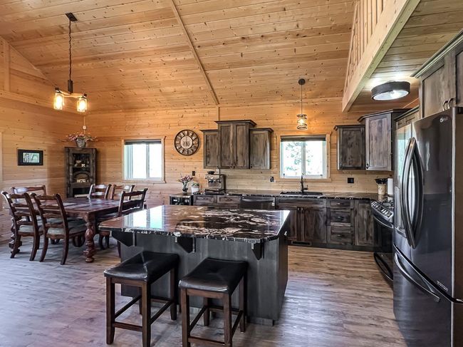 20133 Twp Rd 832, House other with 3 bedrooms, 2 bathrooms and null parking in St Isidore AB | Image 4