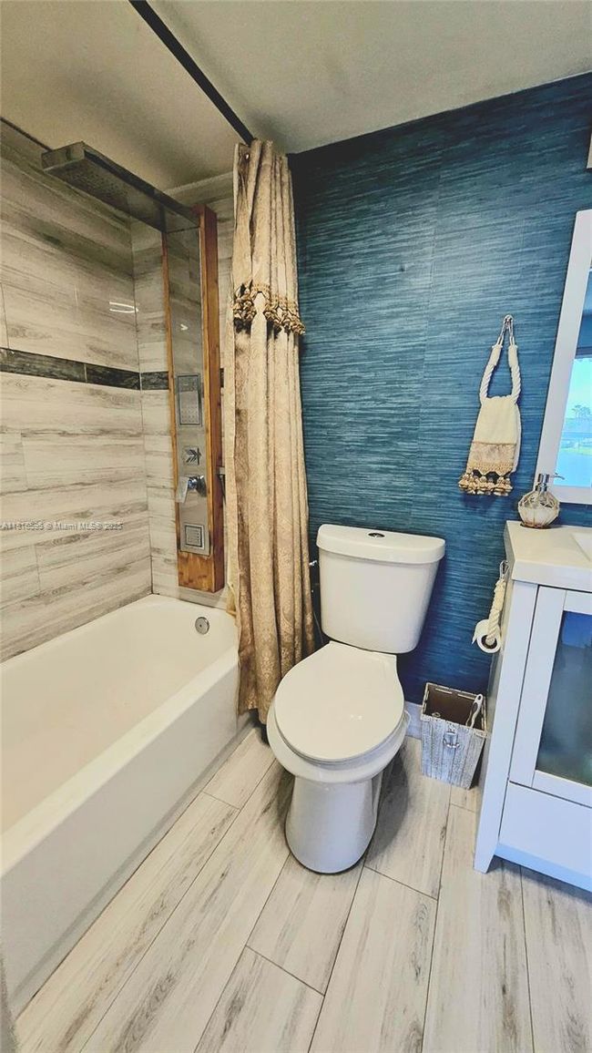 APT-412C - 1401 Sw 134 Th Way, Condo with 1 bedrooms, 2 bathrooms and null parking in Pembroke Pines FL | Image 9