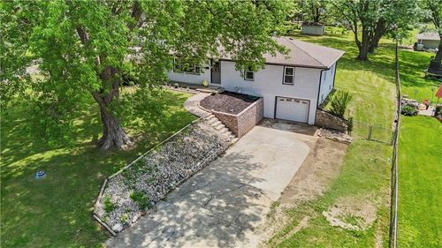 13101 Nw Porter Rd, Parkville, MO, 64152-1335 | Card Image