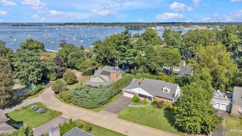 3 South Ct, Port Washington, NY, 11050-3405 | Card Image