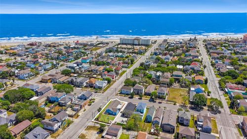 1802 Avenue N, Galveston, TX, 77550-4744 | Card Image