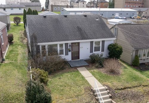 217 Wiltshire Ave, Butler, PA, 16001-6533 | Card Image