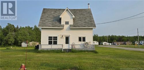 8422 St-Paul St, Bas Caraquet, NB, E1W6E6 | Card Image