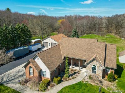 5775 Allison Court, Home with 3 bedrooms, 3 bathrooms and null parking in Brandon Twp MI | Image 2