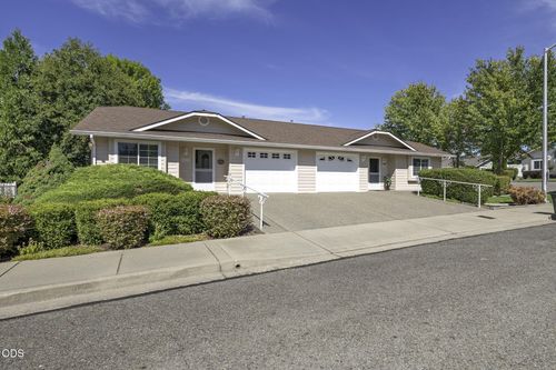3036-3038-3036 University Rd, Grants Pass, OR, 97527-6384 | Card Image