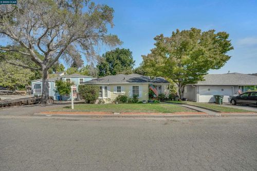 608 La Cadena St, Vallejo, CA, 94590-3452 | Card Image
