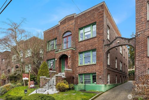 722 10th Ave E, Seattle, WA, 98102-4672 | Card Image