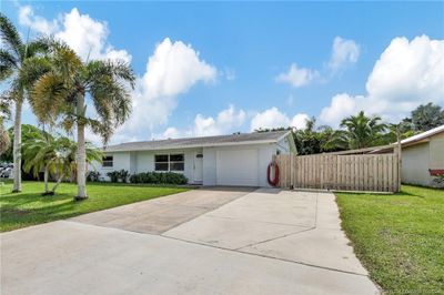 1900 Se Madison Street, House other with 2 bedrooms, 2 bathrooms and 1 parking in Stuart FL | Image 3