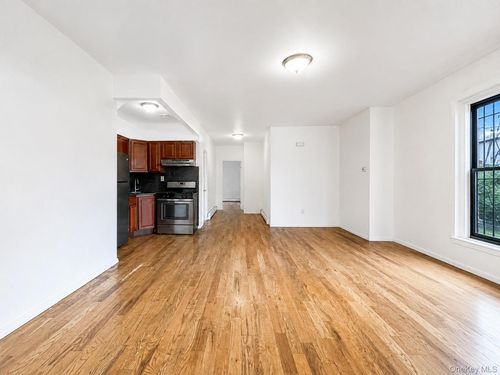 919 Bryant Ave, Bronx, NY, 10474-4701 | Card Image