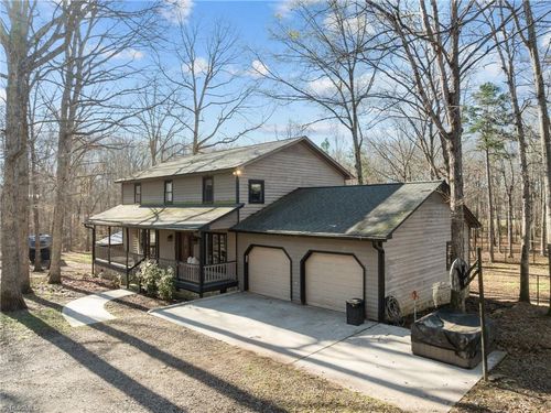 301 Beck Forest Ln, Thomasville, NC, 27360-9680 | Card Image
