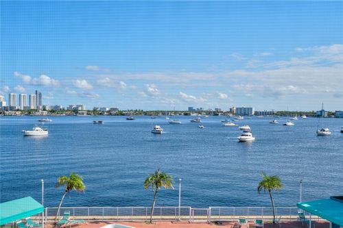 apt-m412-2910 Point East Dr, Aventura, FL, 33160-5034 | Card Image