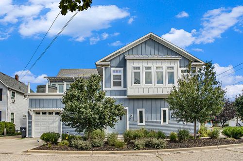 614 Maple St, South Haven, MI, 49090-1219 | Card Image