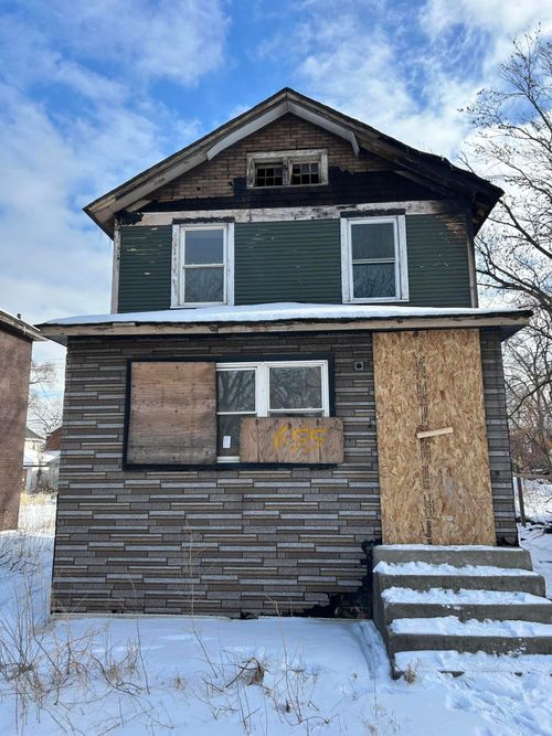 655 Vermont St, Gary, IN, 46402-2620 | Card Image