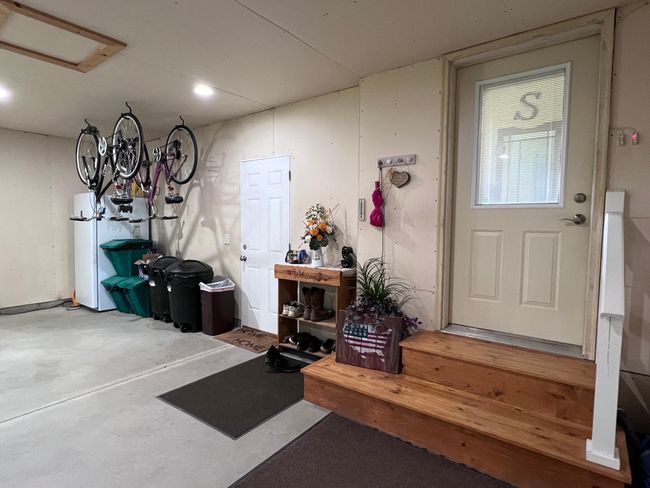 garage entry | Image 29