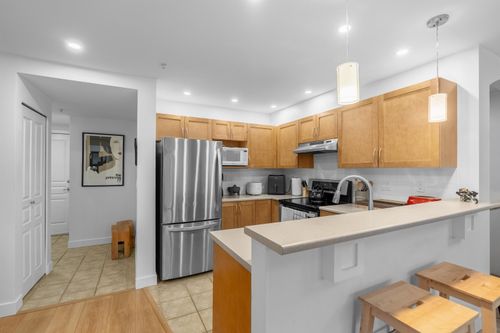 302-333 E 1st St, North Vancouver, BC, V7L4W9 | Card Image