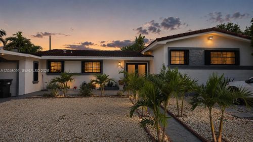 565 Ne 179th Dr, North Miami Beach, FL, 33162-1921 | Card Image