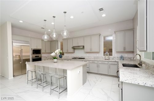 8 Vista Outlook St, Henderson, NV, 89011-3165 | Card Image