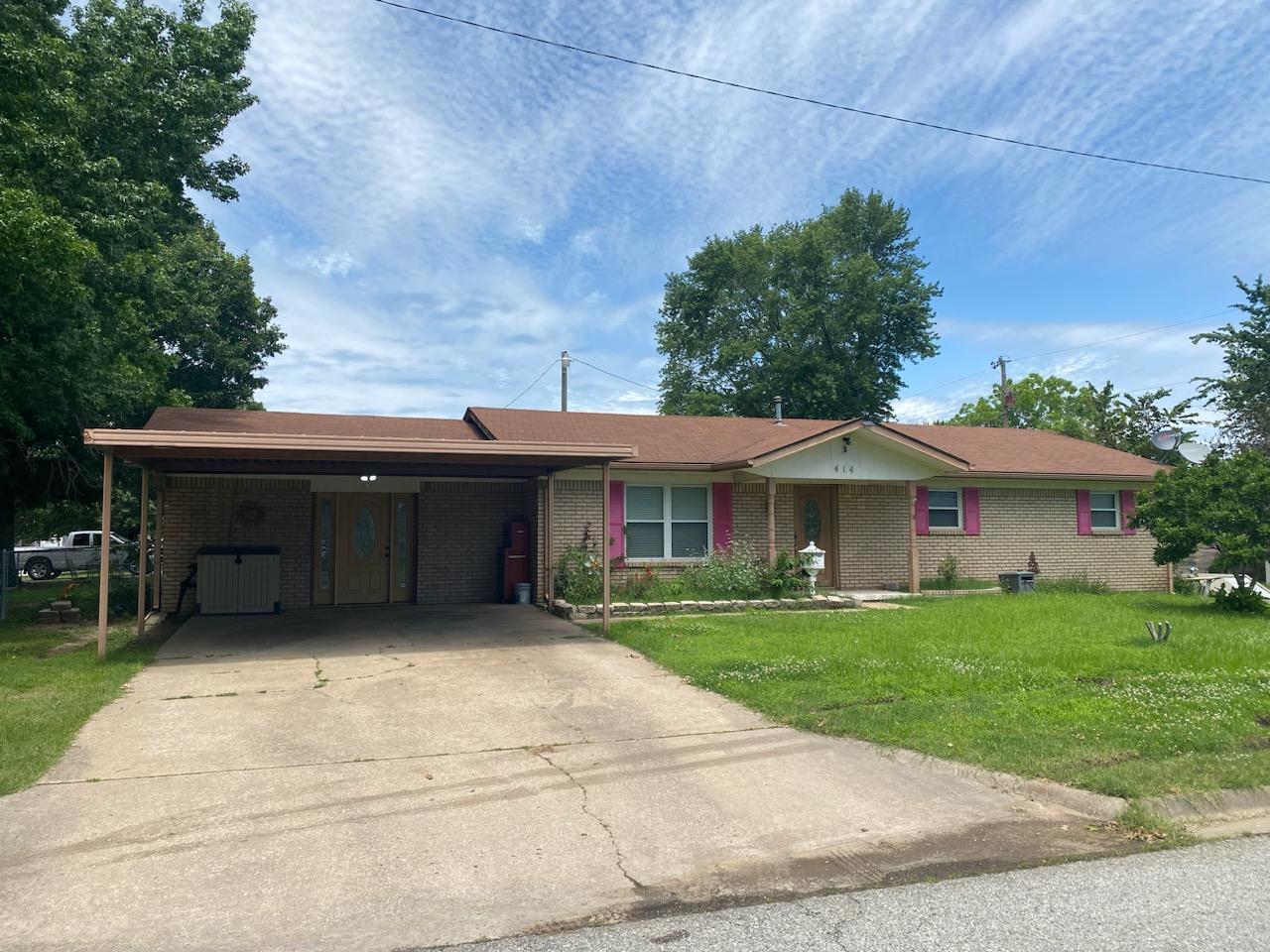 17th Ave, Miami, OK 74354