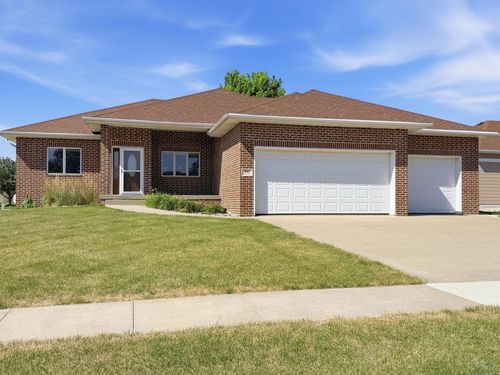 901 Rockwood Ct, Sergeant Bluff, IA, 51054-6511 | Card Image