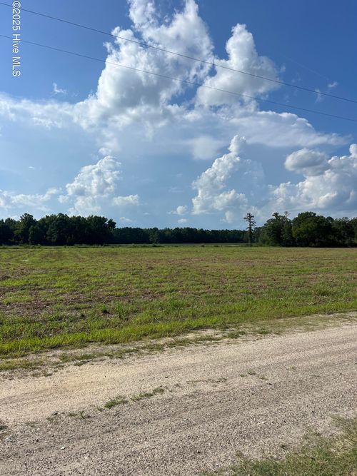 2 Seed Tick Neck Rd, Pinetown, NC, 27865-9579 | Card Image