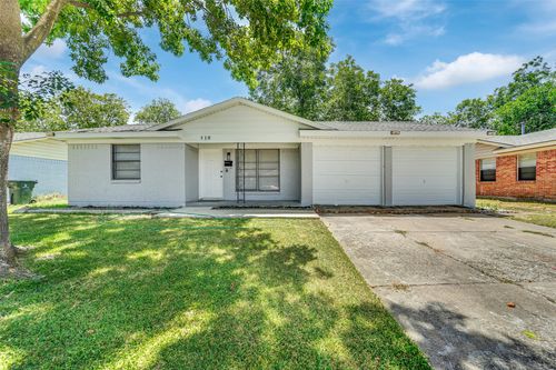 510 Pleasant Valley Rd, Garland, TX, 75040-5152 | Card Image