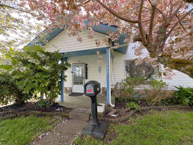 Front Yard | Image 35