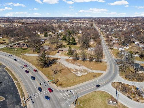 317 & 319 W Foxwood Drive, Raymore, MO, 64083 | Card Image