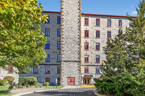 302-1 Rosamond St E, Almonte, ON, K0A1A0 | Card Image