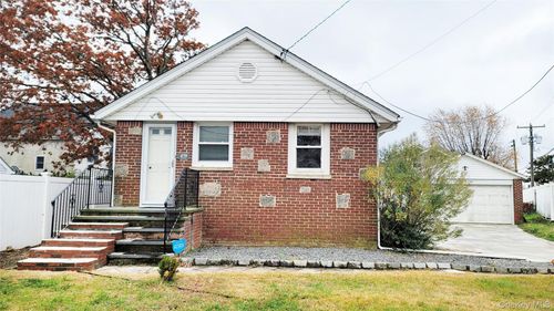 469 River St, Oceanside, NY, 11572-2829 | Card Image
