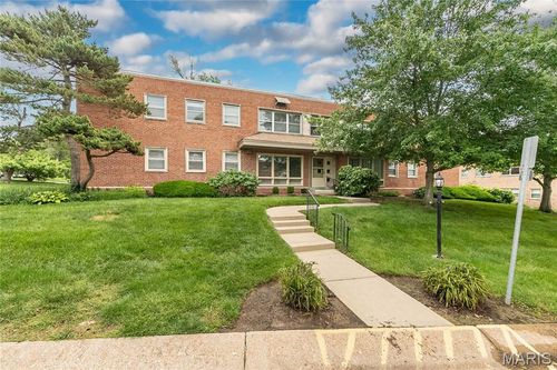 204-5 Delcrest Ct, Saint Louis, MO, 63124-2136 | Card Image
