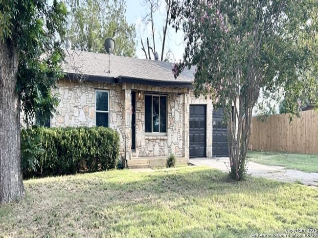 12116 Loop 107, House other with 3 bedrooms, 2 bathrooms and null parking in Adkins TX | Image 9