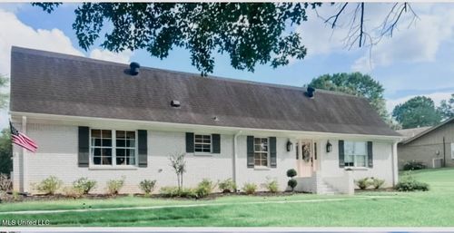 204 Country Club Dr, Senatobia, MS, 38668-6872 | Card Image