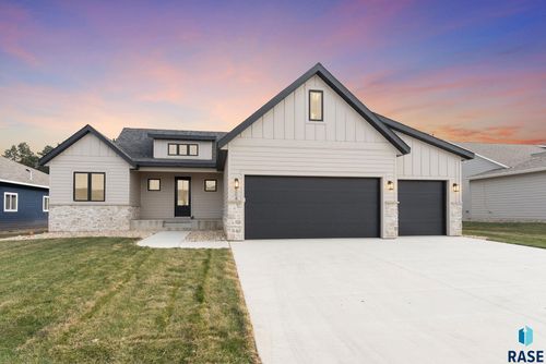 504 N Piper Cir Circle, Sioux Falls, SD, 57110 | Card Image