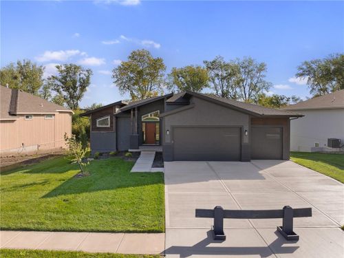 8973 Shady Bend Rd, Lenexa, KS, 66227-3020 | Card Image