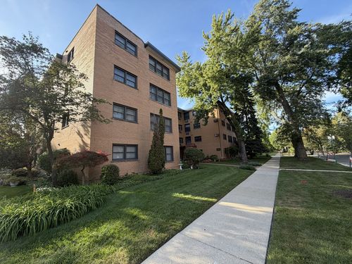 102-500 Washington Blvd, Oak Park, IL, 60302-4049 | Card Image